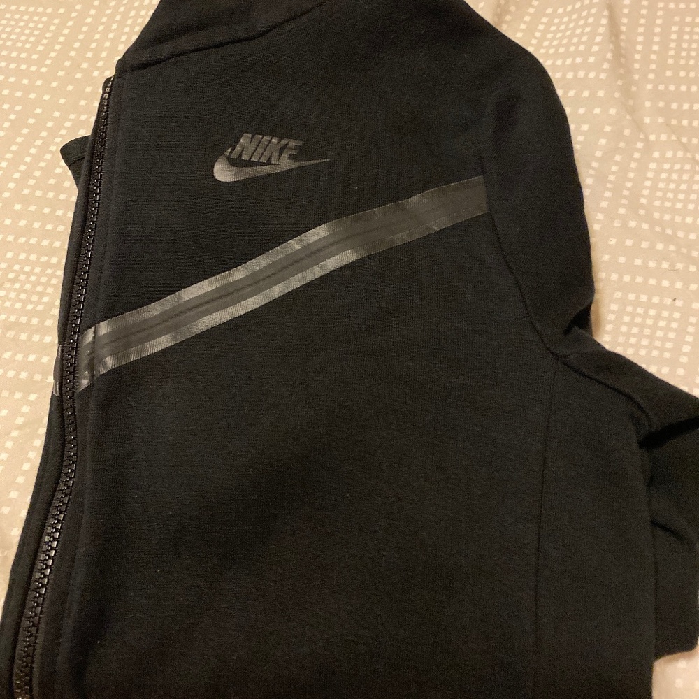 Nike tech sweatsuit xl boys